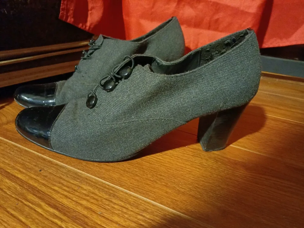 #Cleanout Naturalizer Gray Heels, Size 9.5 image indicator(2)