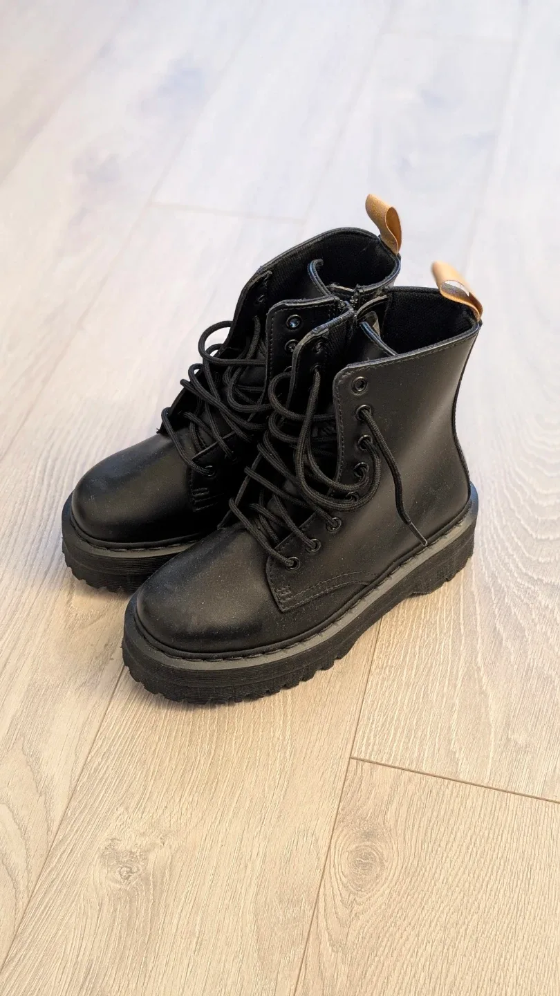 Dr. Martens Jadon II Mono Boots - US M 5 or US L 6