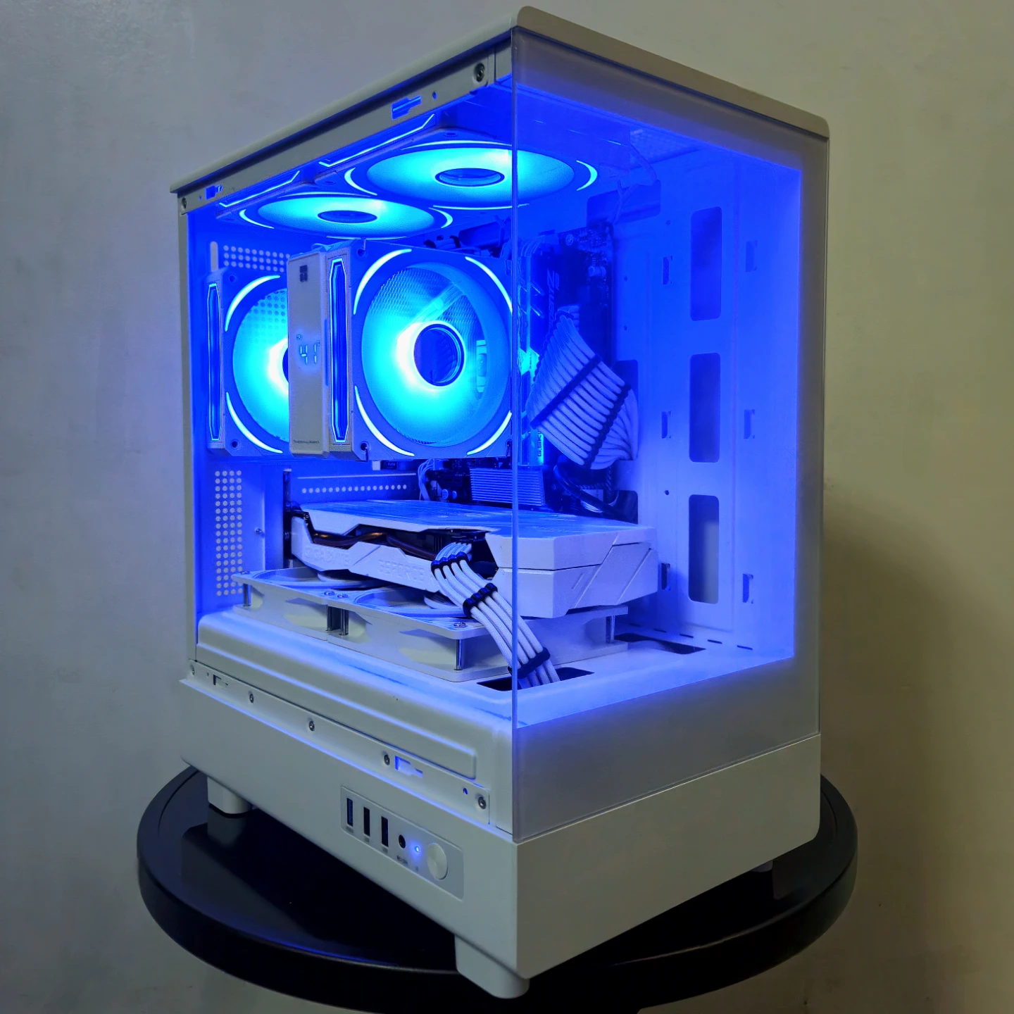 White Gaming PC (RTX 2070 | Ryzen 7 2700 | 16GB RAM) - photo 2