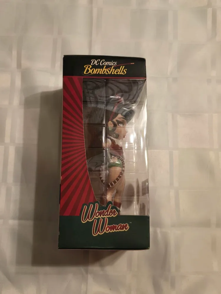 DC Comics Bombshells Wonder Woman Vinyl Figure image indicator(2)