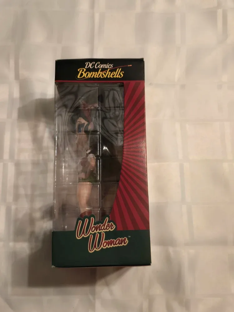 DC Comics Bombshells Wonder Woman Vinyl Figure image indicator(4)