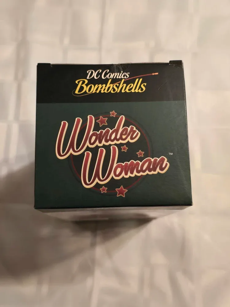 DC Comics Bombshells Wonder Woman Vinyl Figure image indicator(5)