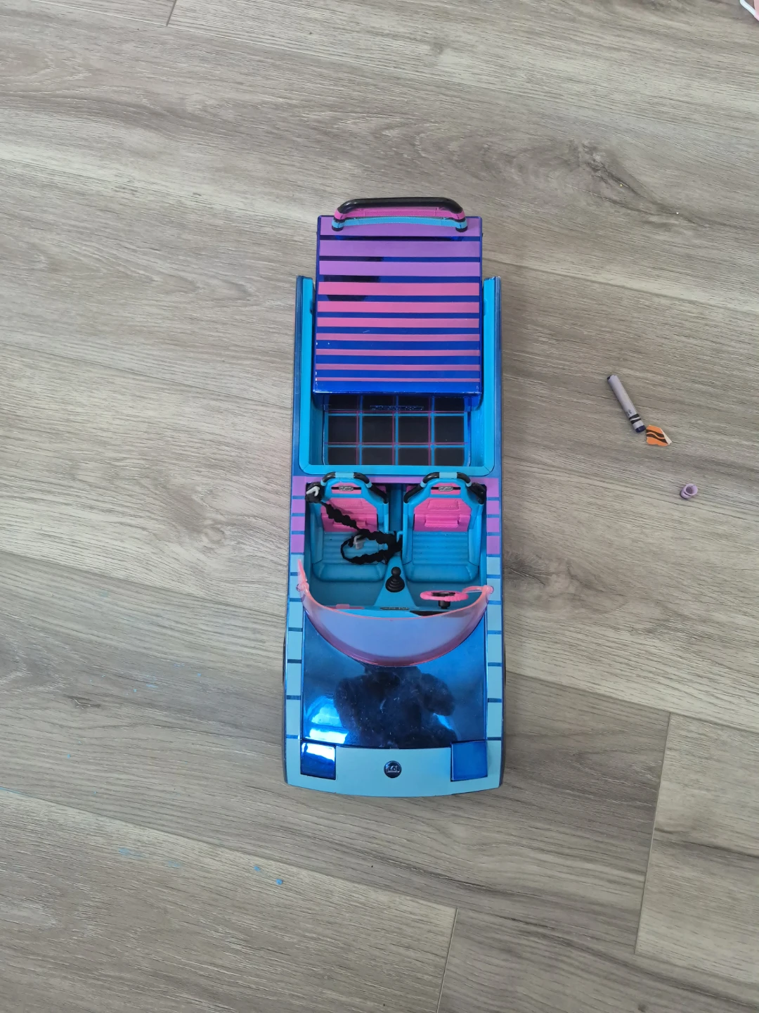 L.O.L. Surprise! Car