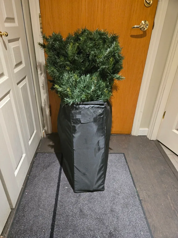 7 feet Artificial Christmas Tree image indicator(3)