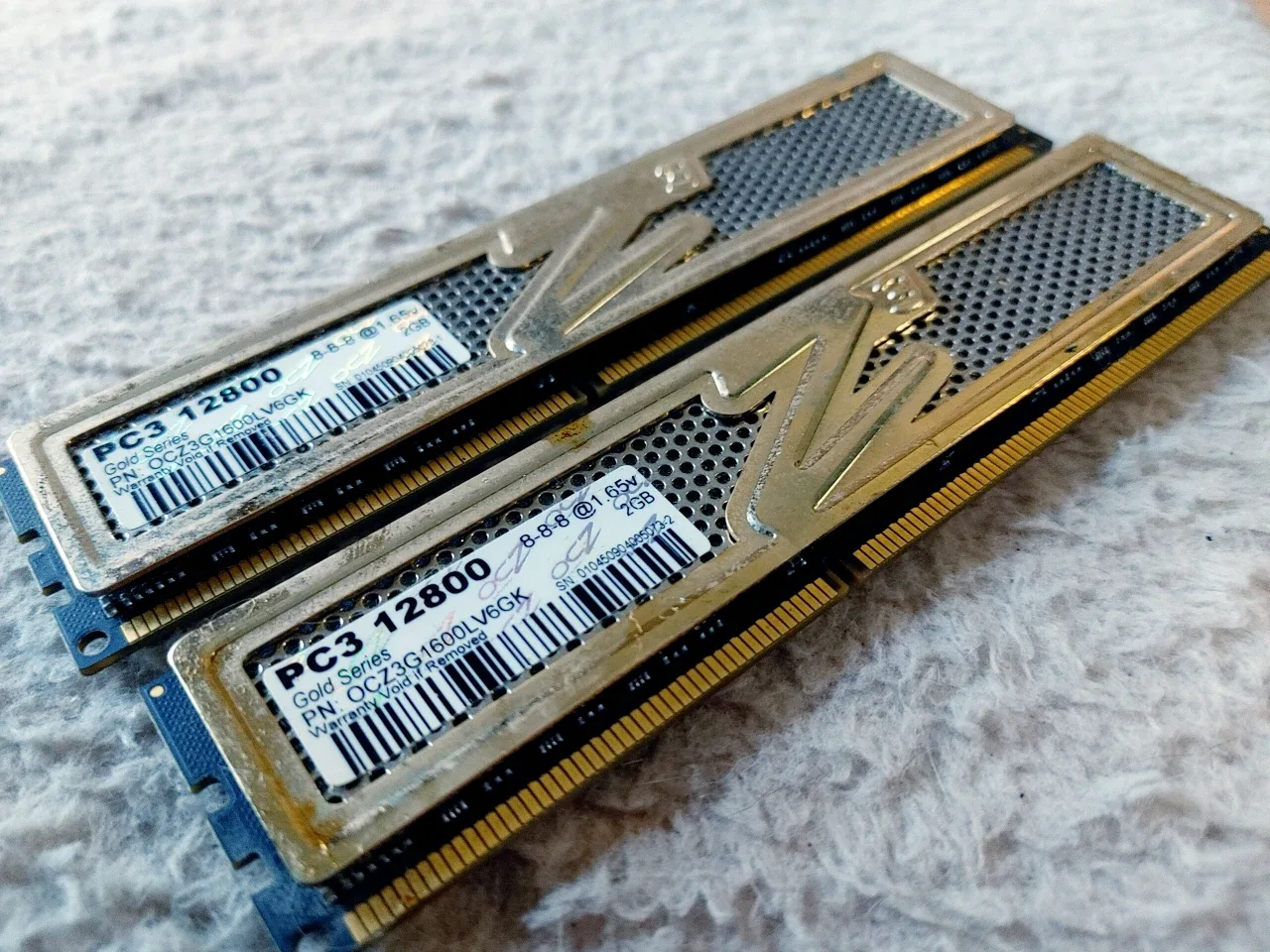OCZ Gold Series PC3 12800 2GB RAM image indicator(3)