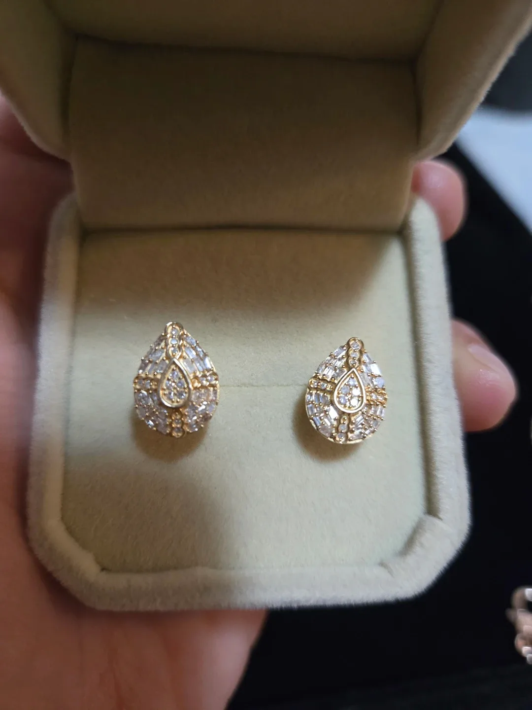 Natural Diamond Teardrop Earrings