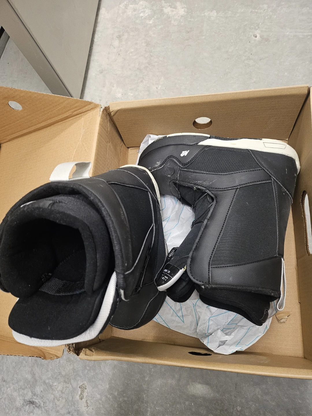 K2 You+H Black Snowboard Boots - Men's Size 6