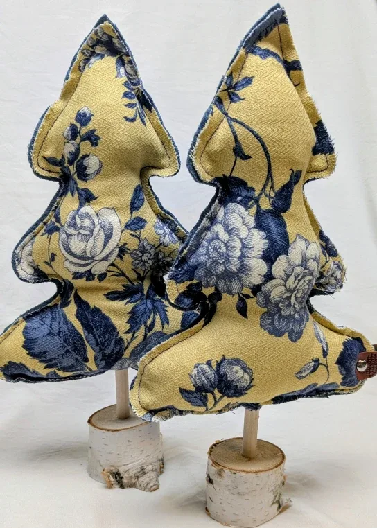 Handmade Floral Fabric Christmas Tree Decoration image indicator(6)