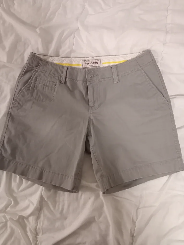 Old Navy 7" Shorts - Size 7/17.8cm