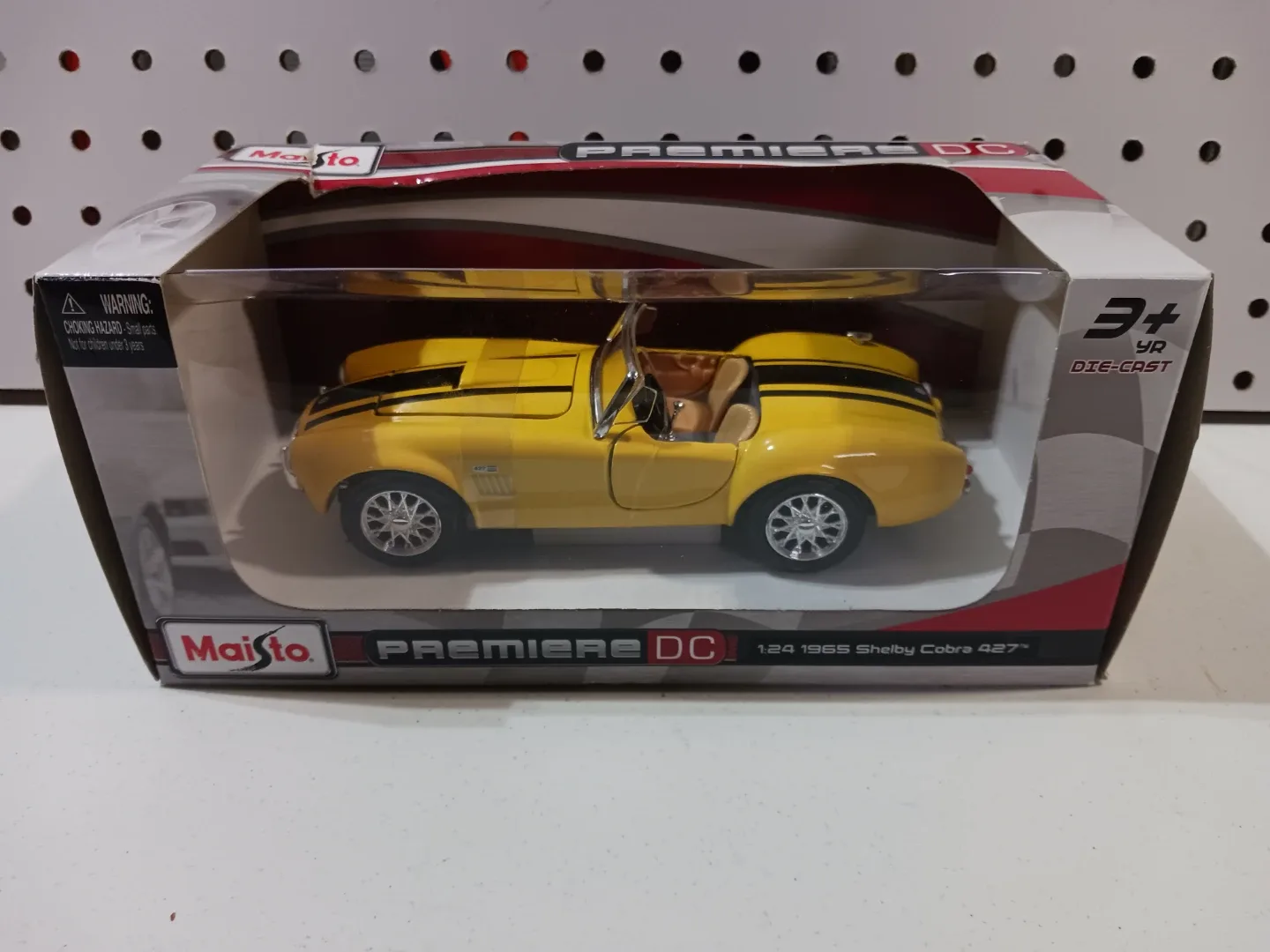 Maisto 1965 Shelby Cobra 427 Die-Cast Car - Yellow