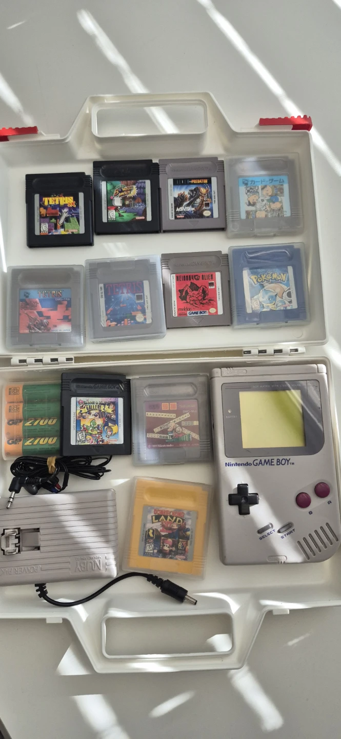 Nintendo Game Boy & Games Lot
