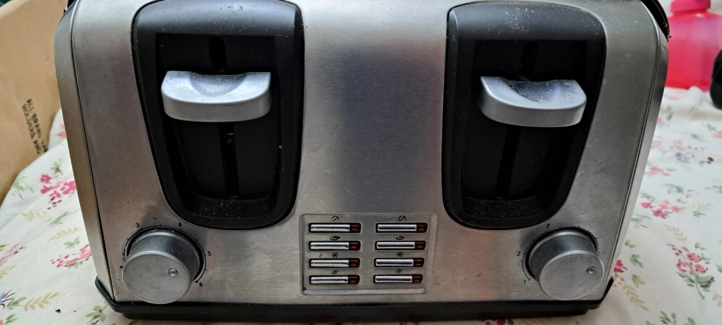 Black & Decker 4-Slice Toaster - photo 2
