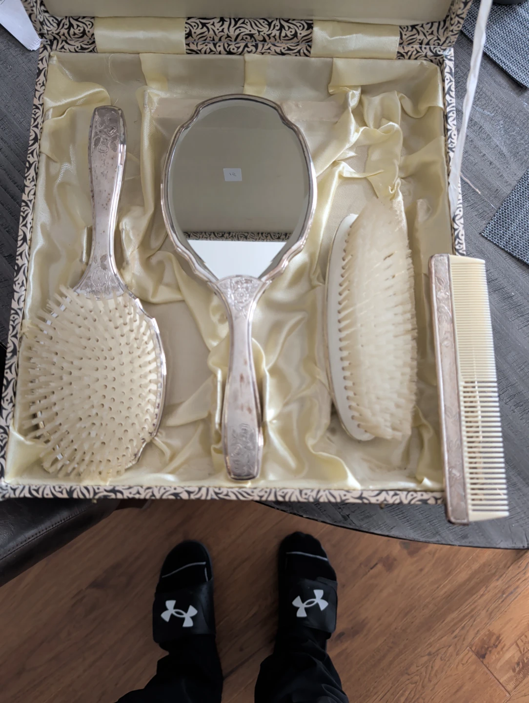 Vintage Vanity Set with Box - photo 2