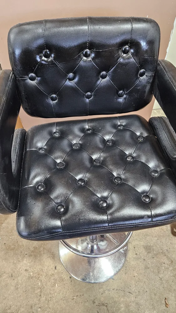 Black  Swivel Bar Stool image indicator(2)