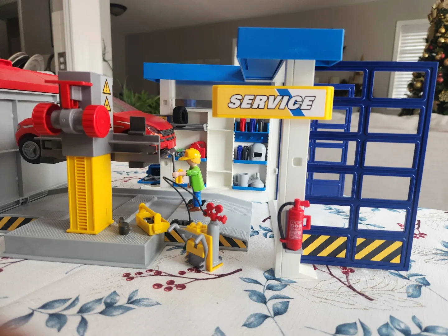 Playmobil Gas Station + Mechanic Shop + Tow Truck Playset image indicator(7)