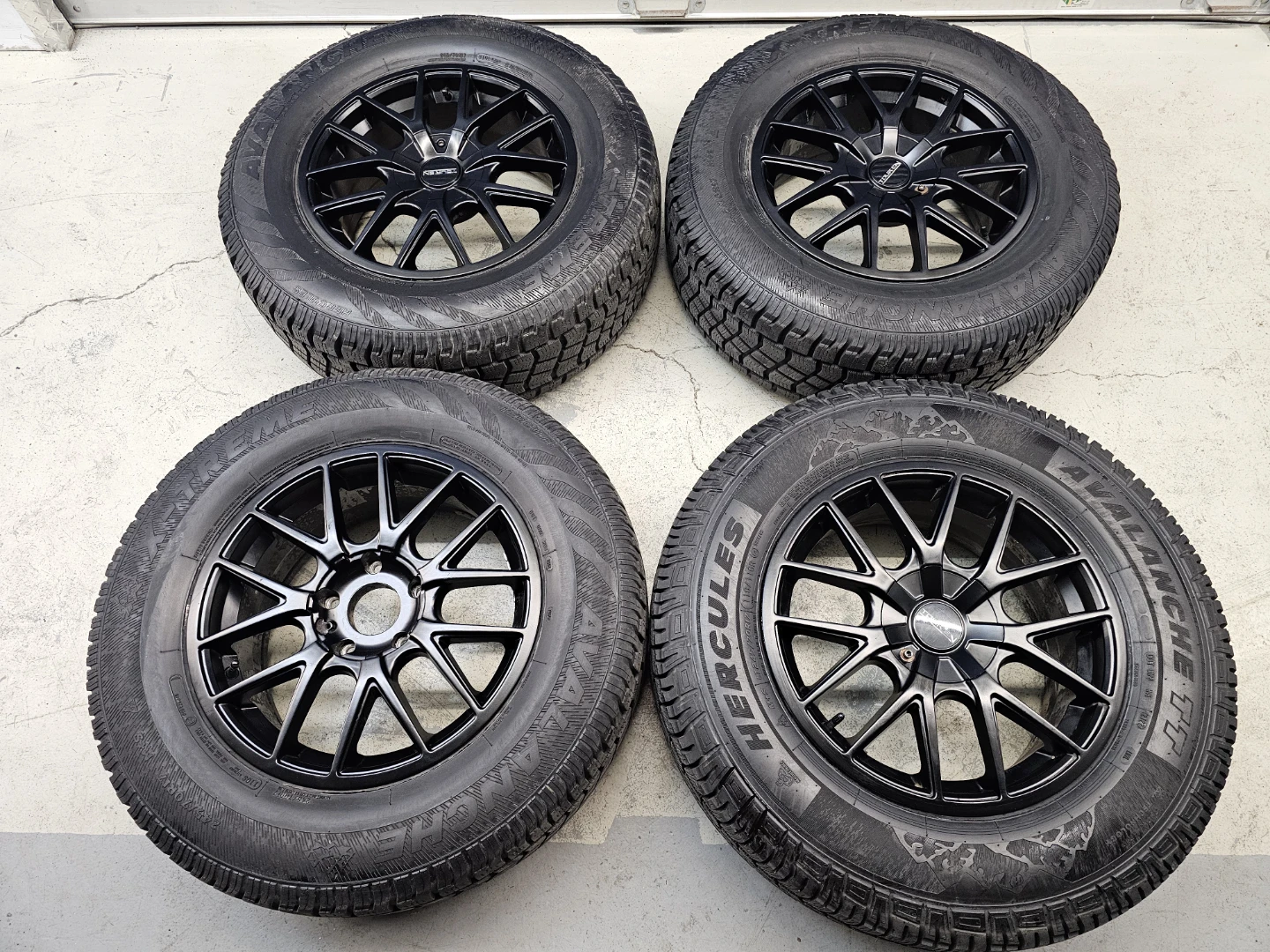 JEEP GRAND CHEROKEE WINTER TIRES ON ALLOY RIMS 245/70 R17 - photo 3