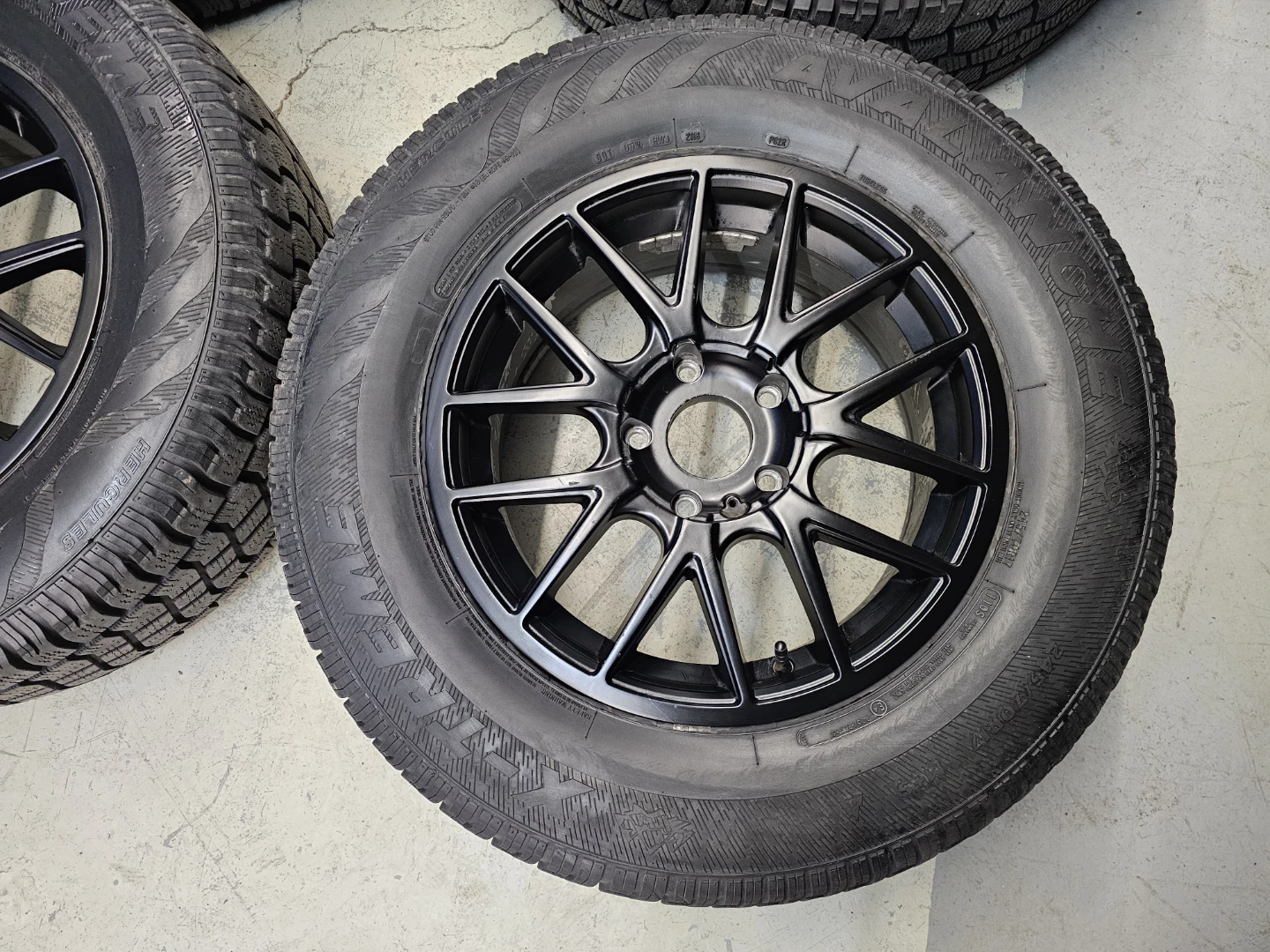 JEEP GRAND CHEROKEE WINTER TIRES ON ALLOY RIMS 245/70 R17 - photo 4