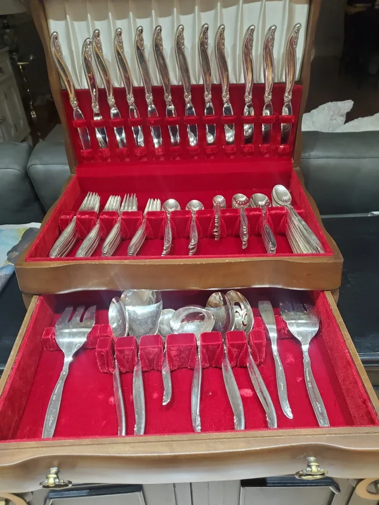 Leilani (Roger's Silver)