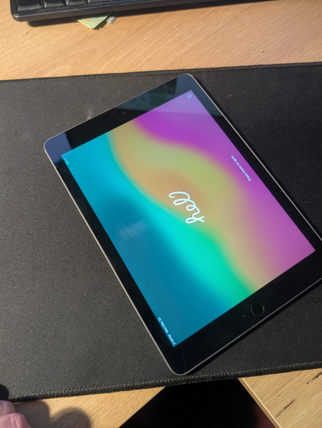iPad 6 crack on display
