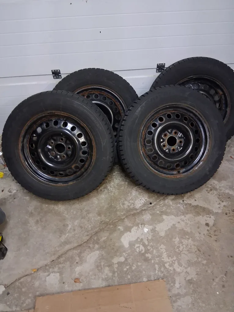 Set of 4 Winter Tires 225/65R17 image indicator(3)