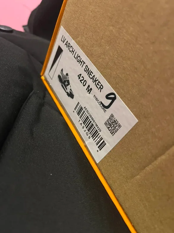 Louis Vuitton LV Archlight Sneaker Size 9 image indicator(3)