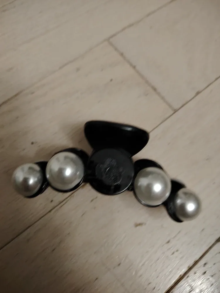 ♻️Black Hair Claw Clip with Pearls