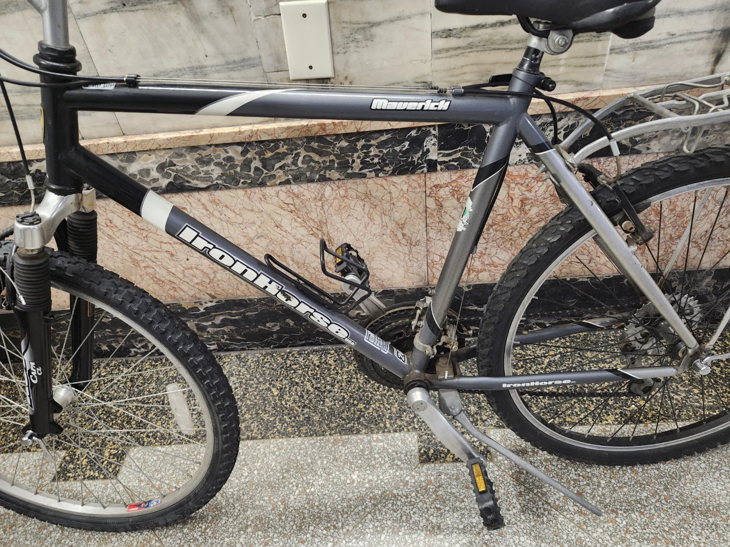 IronHorse Maverick Front Suspension Bike 26" Wheels 20" Frame