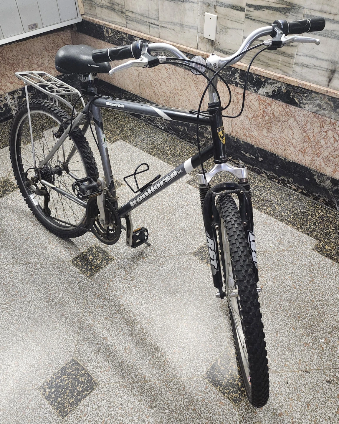 IronHorse Maverick Front Suspension Bike 26" Wheels 20" Frame - photo 3
