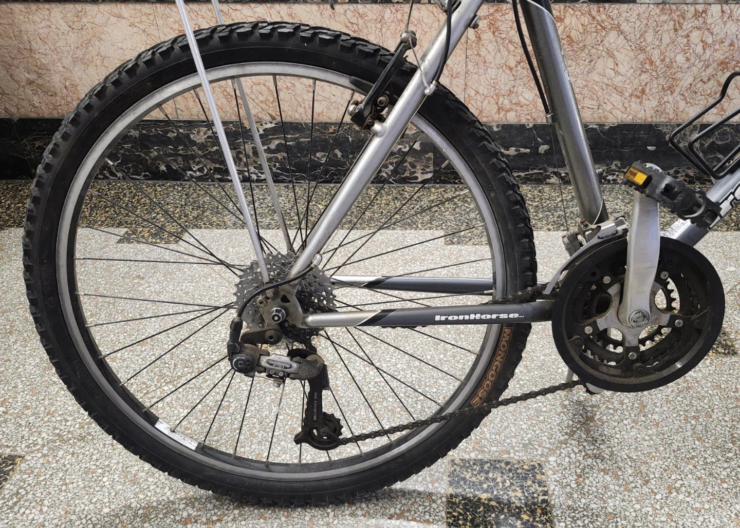 IronHorse Maverick Front Suspension Bike 26" Wheels 20" Frame - photo 4