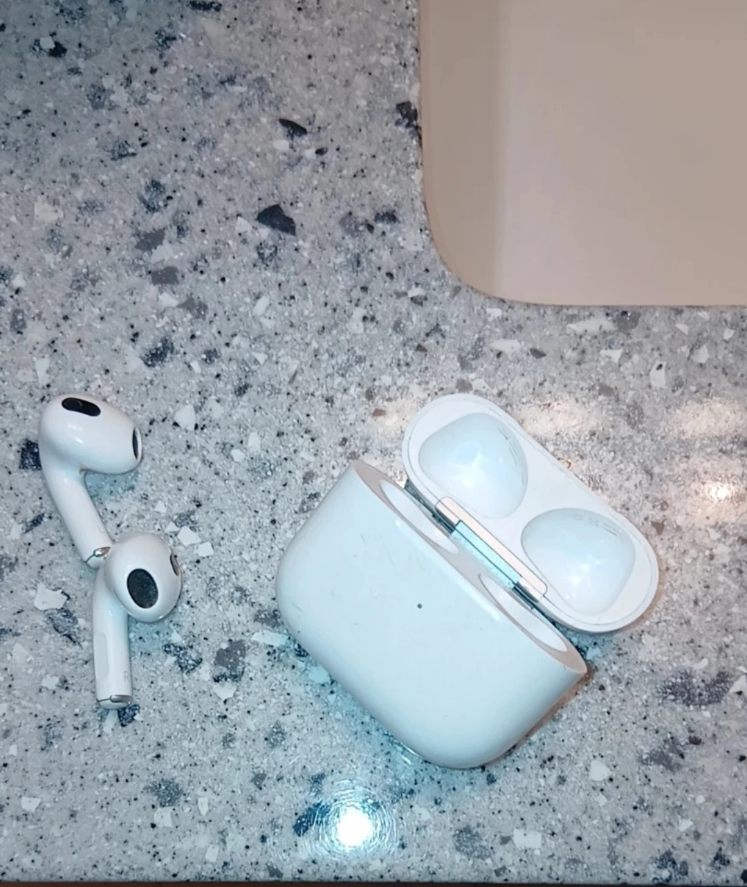 Apple AirPods 3rd Generation - photo 2
