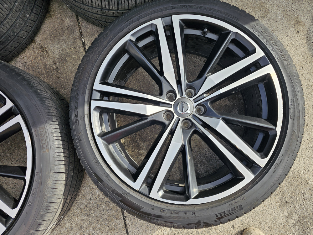21" VOLVO XC60 O.E.M RIMS AND ALL SEASON TIRES 255/40 R21 - photo 3