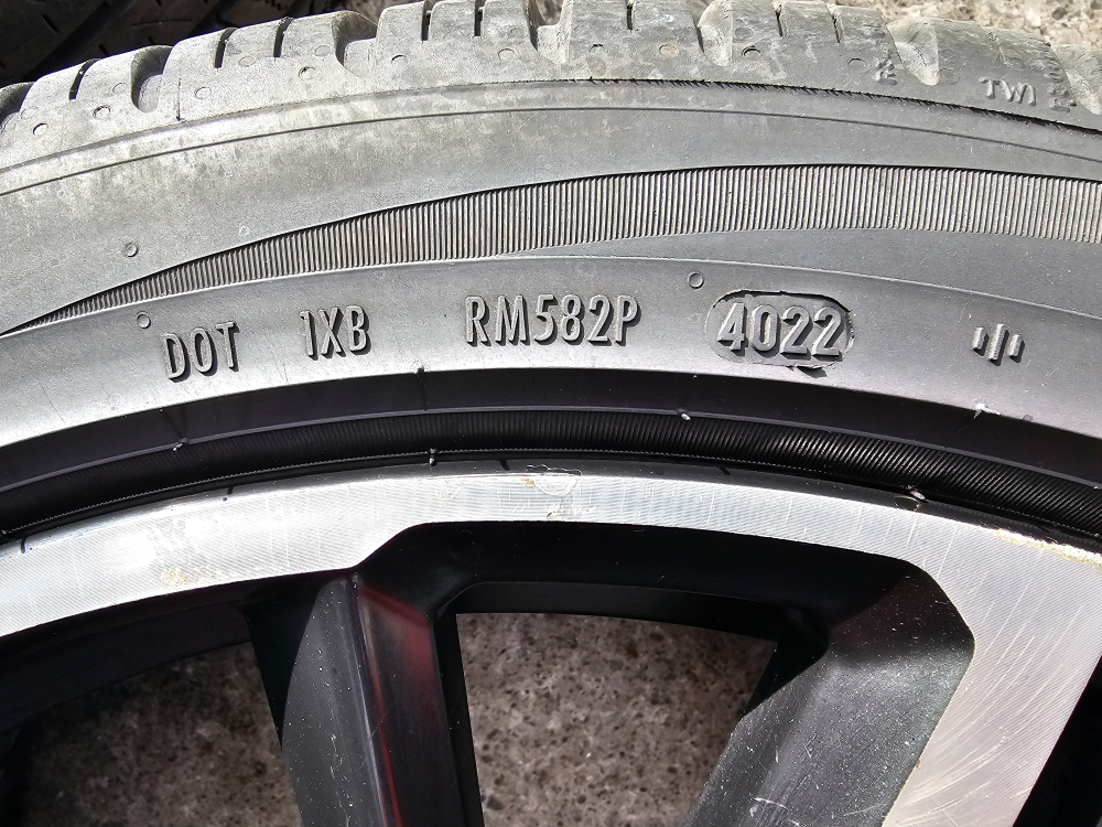 21" VOLVO XC60 O.E.M RIMS AND ALL SEASON TIRES 255/40 R21 - photo 4