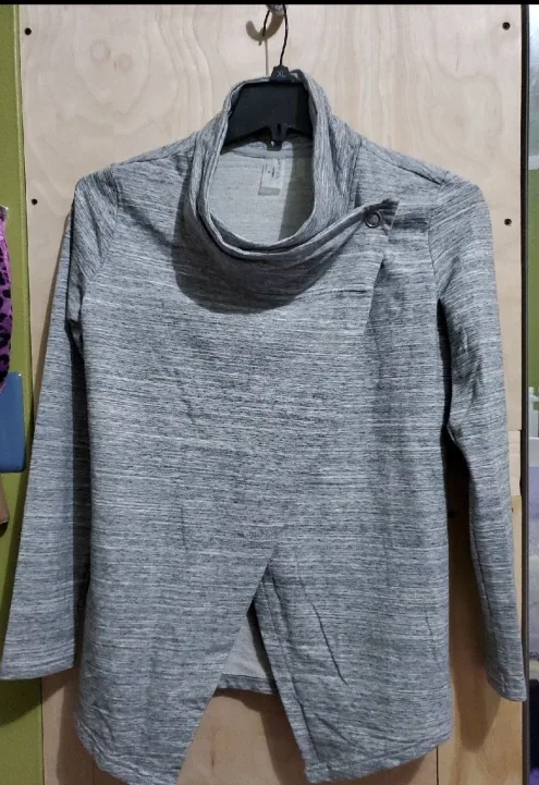 Danskin Gray Wrap Top - Size Small #Cleanout