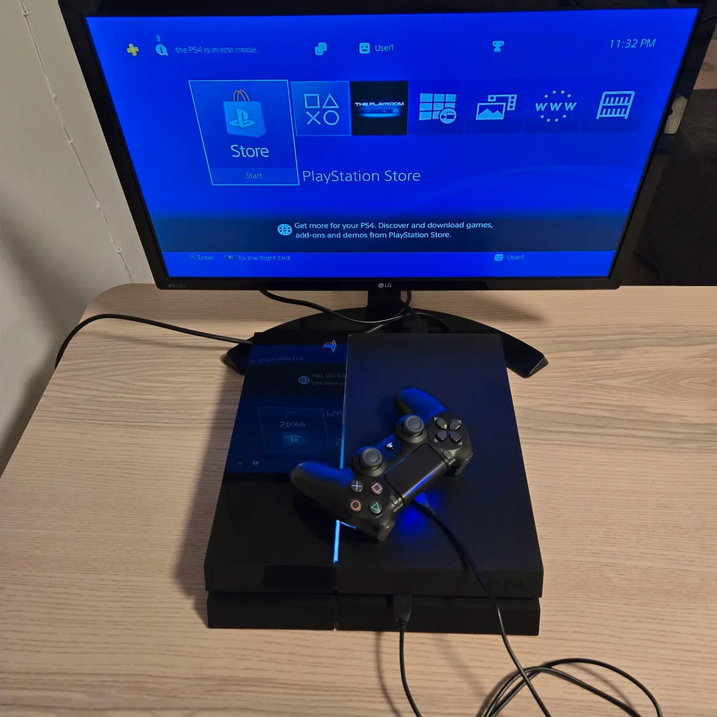 Playstation 4. NO ISSUES. CLEAN. Everything works perfect.