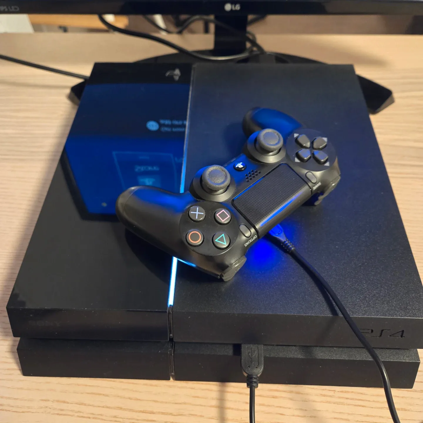 Playstation 4. NO ISSUES. CLEAN. Everything works perfect. image indicator(2)