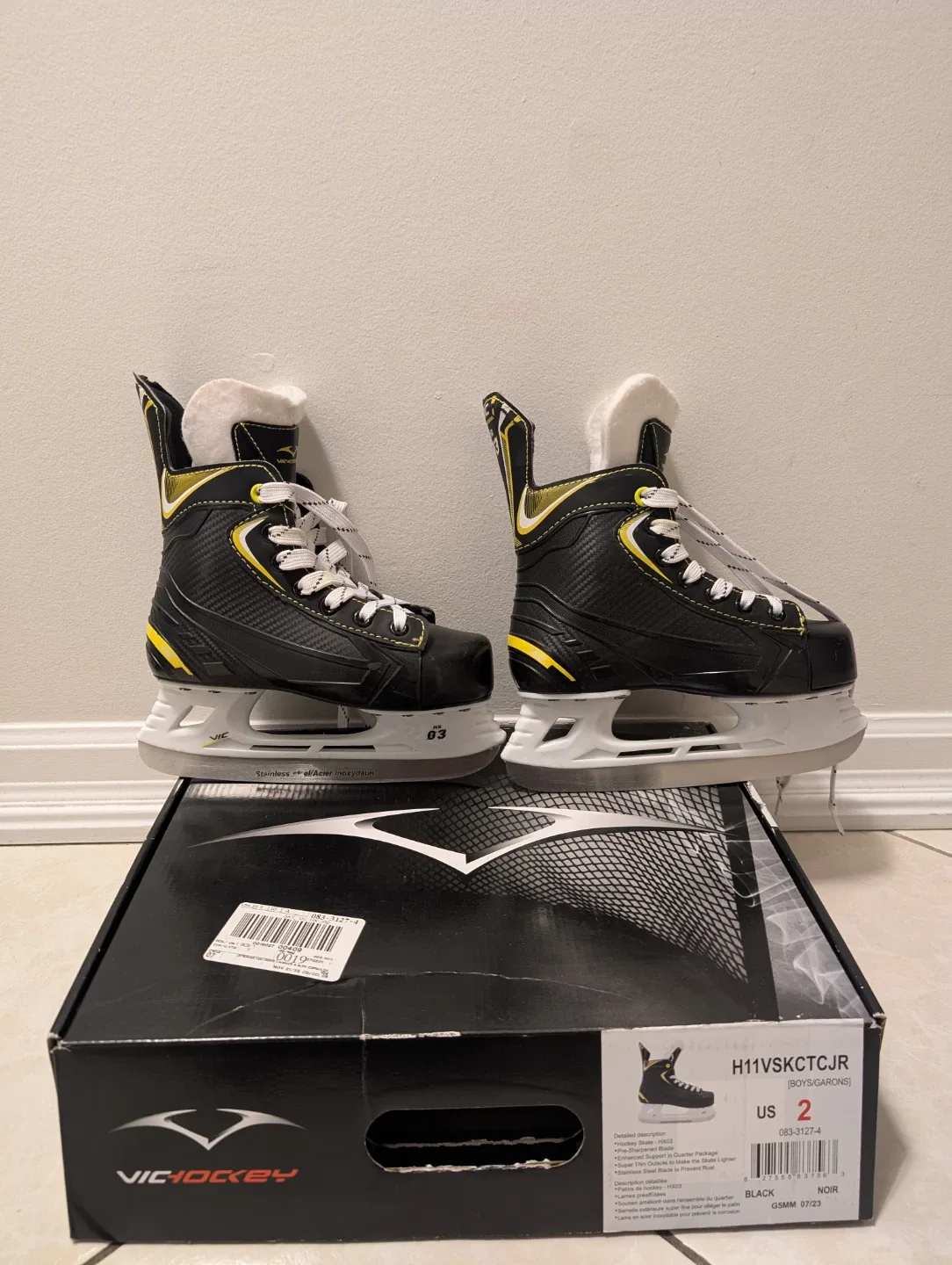 Vic Hockey H11VSKCTCJR Boys Ice Skates - US Size 2 image indicator(2)