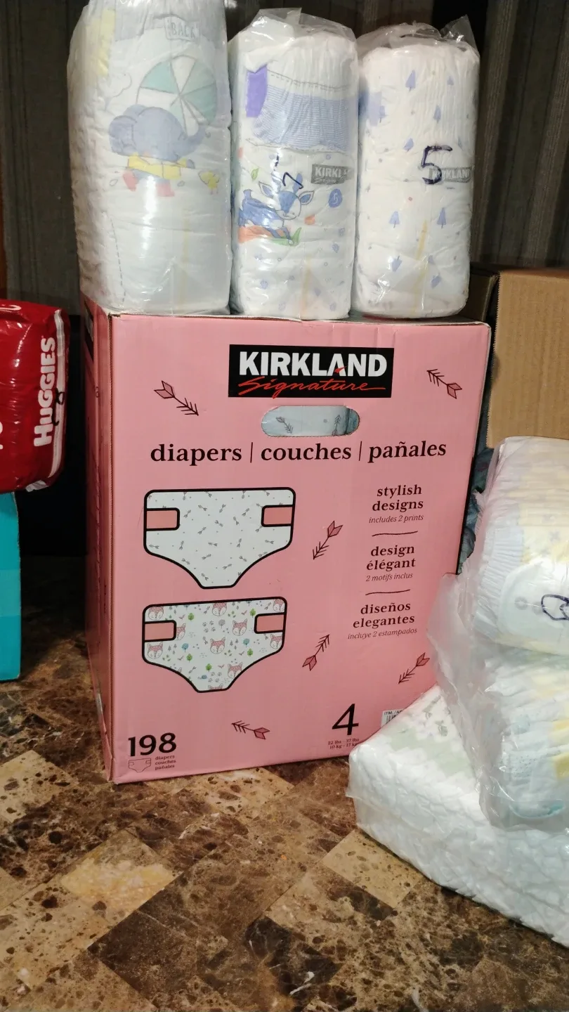 BNIB Kirkland  Diapers SZ 4 - 198 ct + 75 SZ 5 diapers bnib image indicator(3)