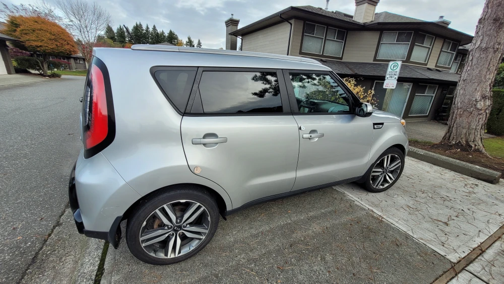 2015 Kia Soul (Top Trim) - Panoramic Sunroof, Leather, Nav! - photo 4