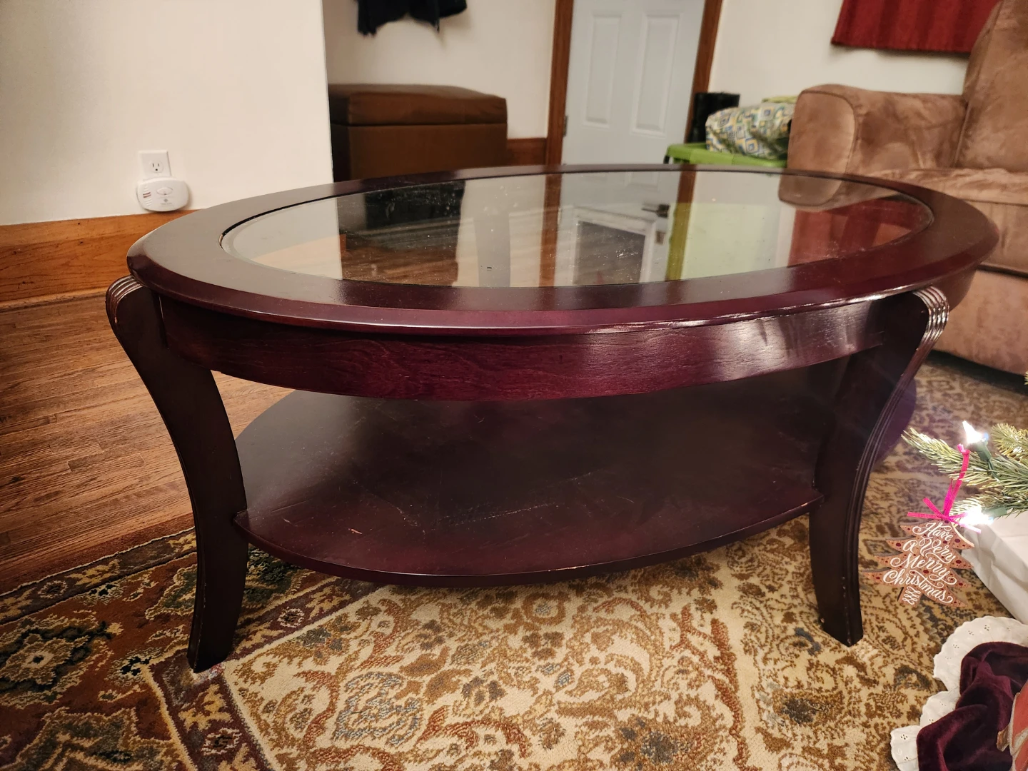 Oval coffee table