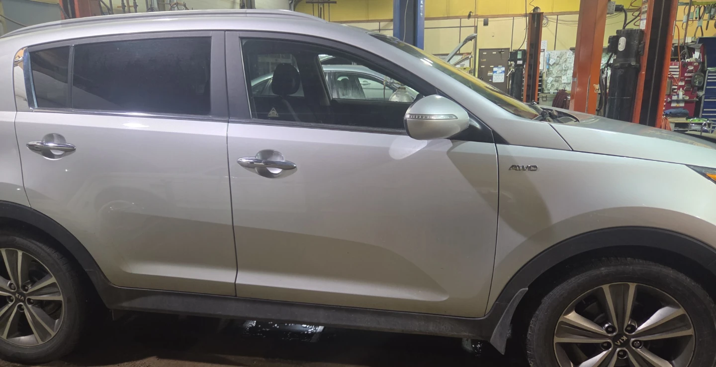 Kia Sportage - Silver SUV - photo 2