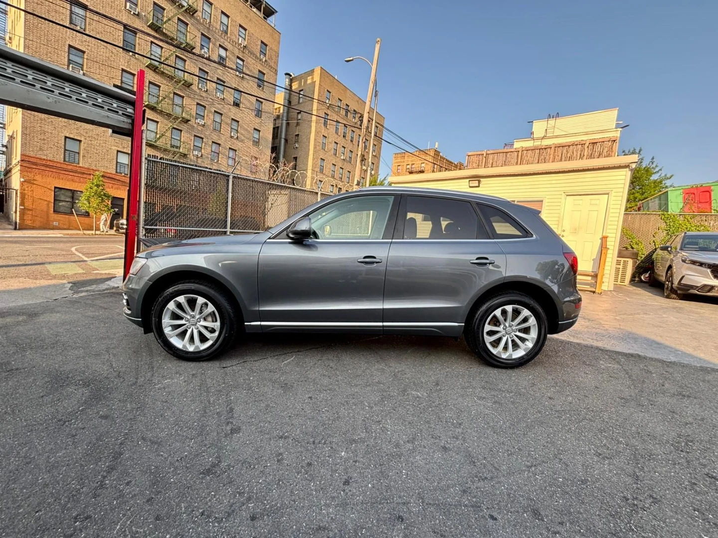 Audi Q5 Gray SUV - photo 4
