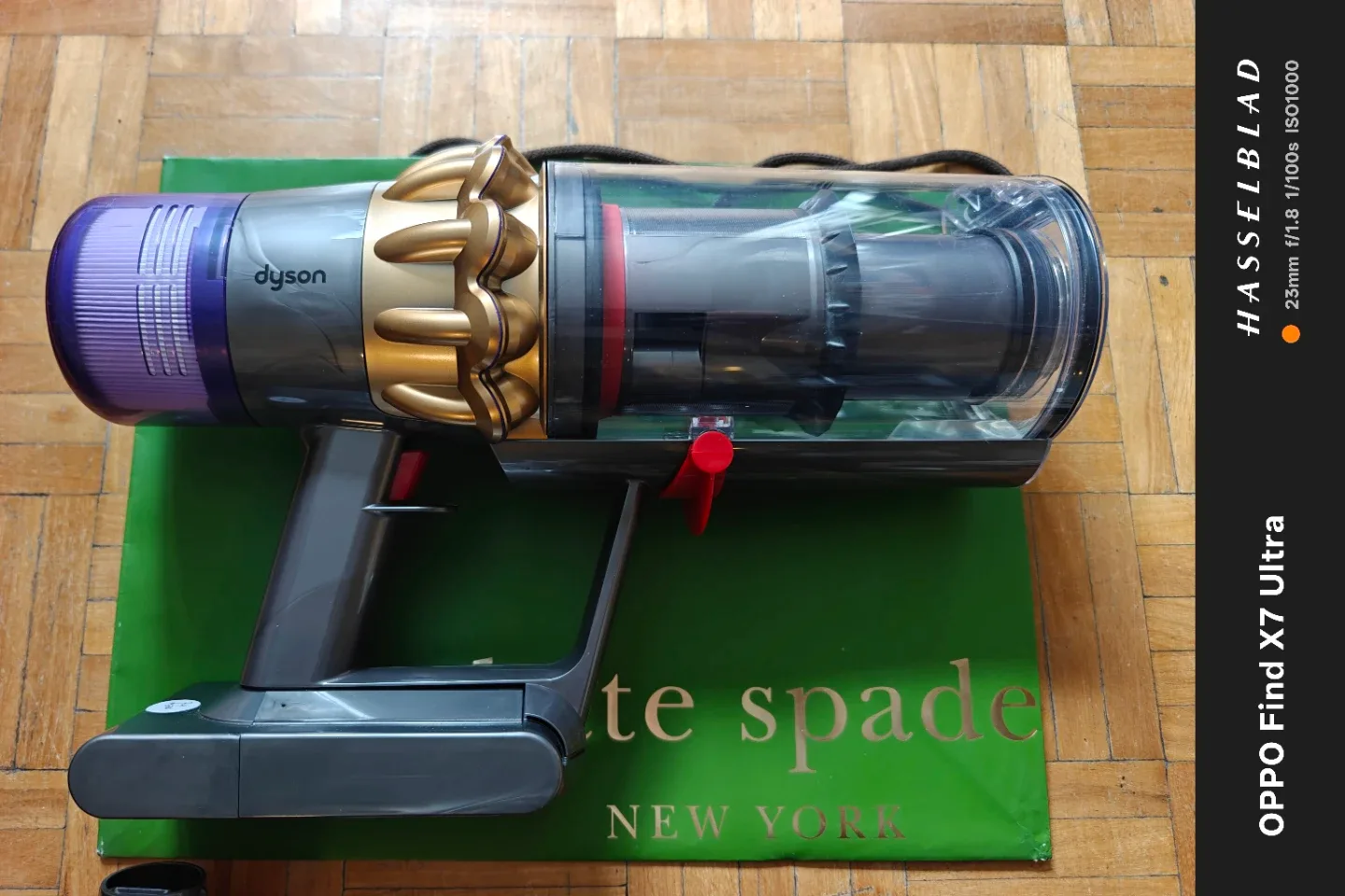 Dyson V11 limited edition color BRAND NEW , NEVER BEEN USED