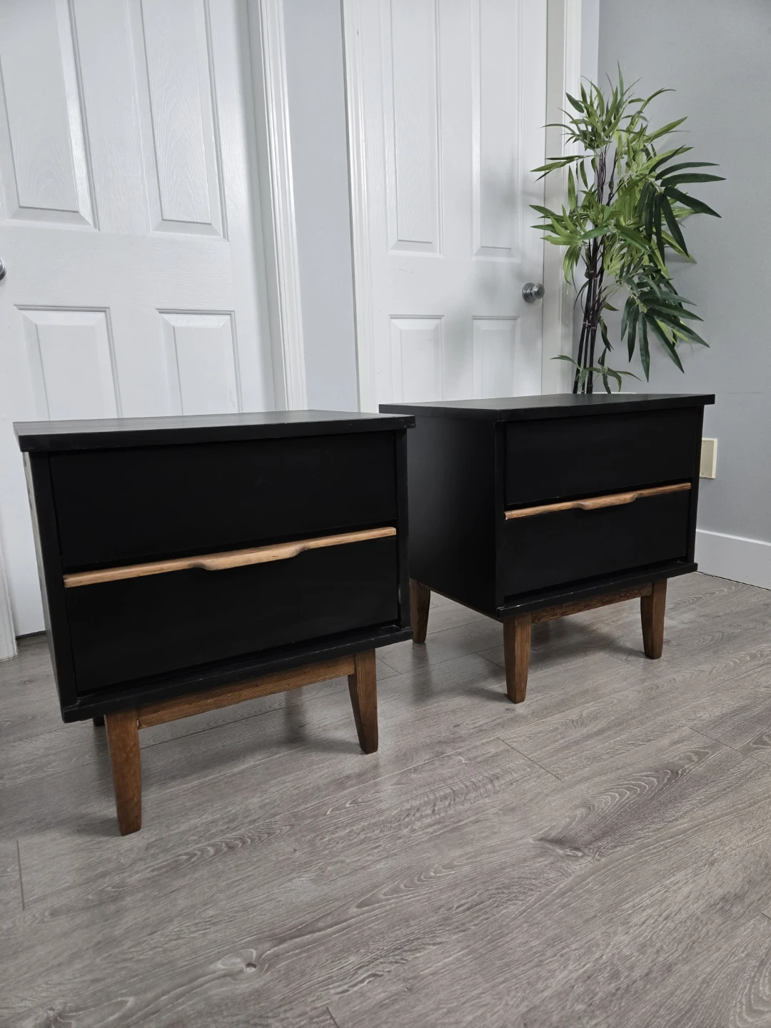 2 x Newly refinished mcm mid century modern nightstands - photo 2