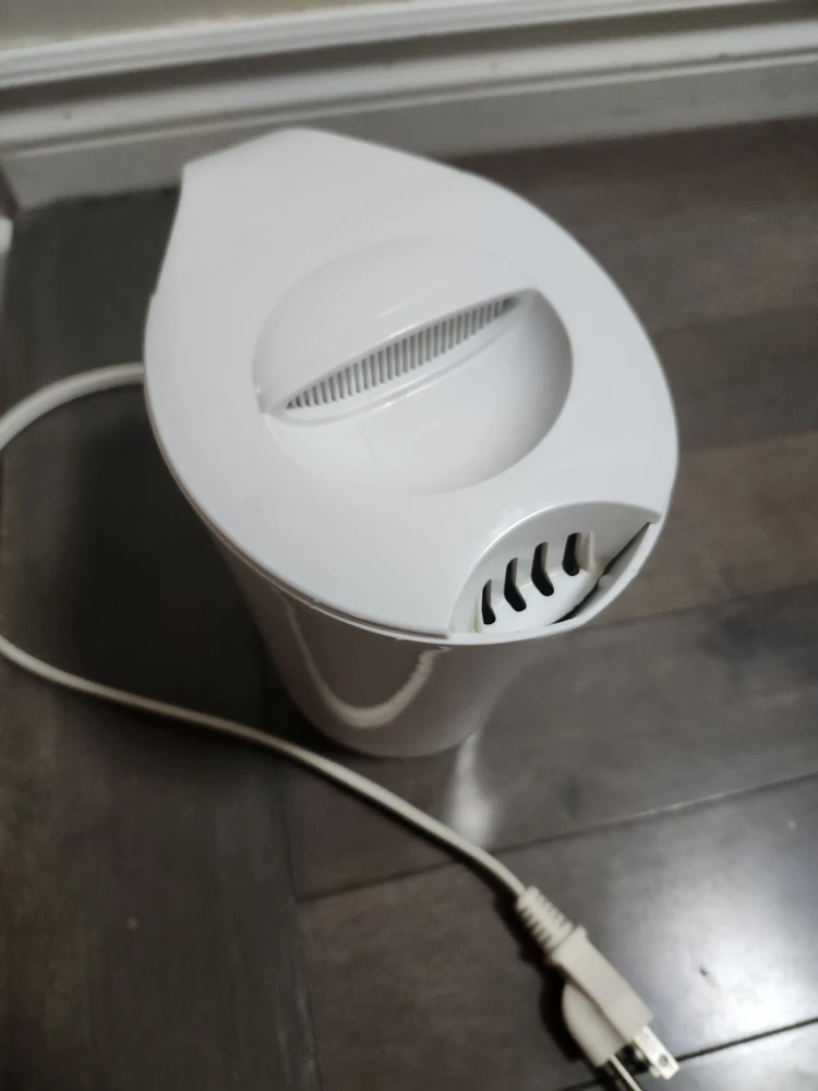 White electric water boiler - photo 2