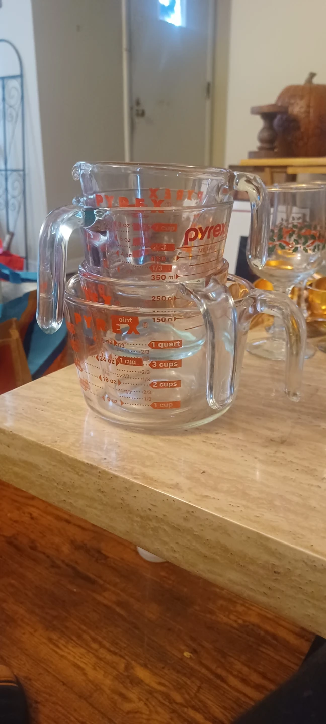 Pyrex Glass Measuring Cup Set
