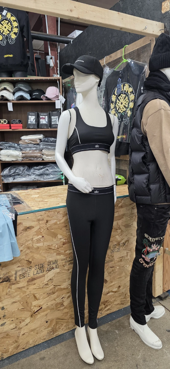 Alo Yoga Black Activewear Set - photo 2