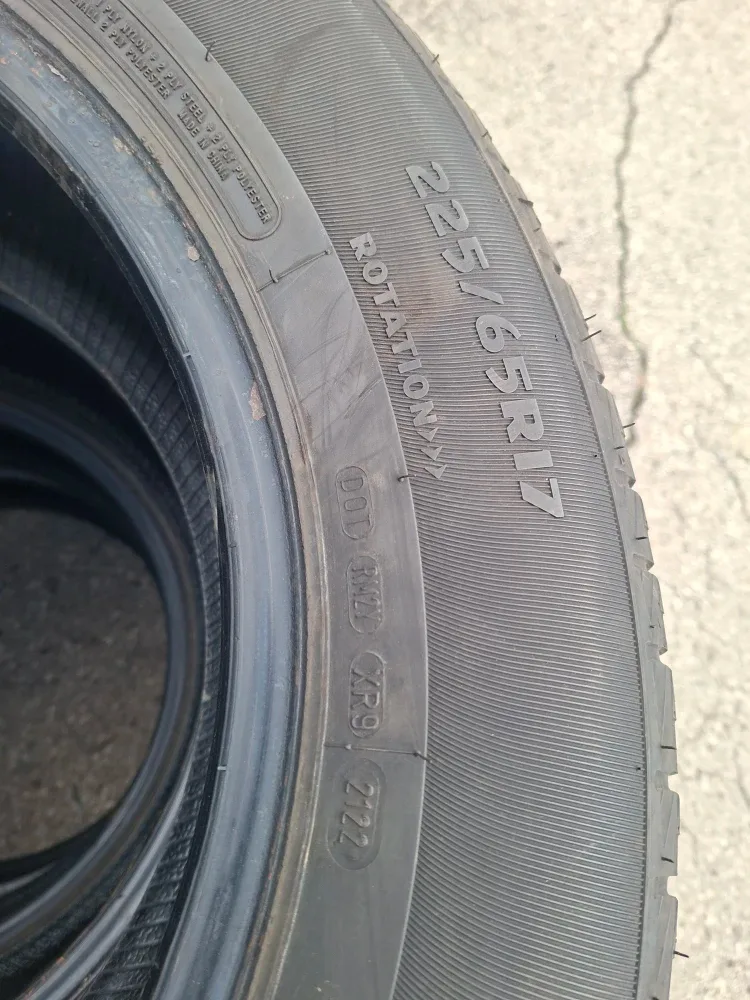 Motomaster Winter Edge 225/65R17 Tires - Set of 4 image indicator(3)