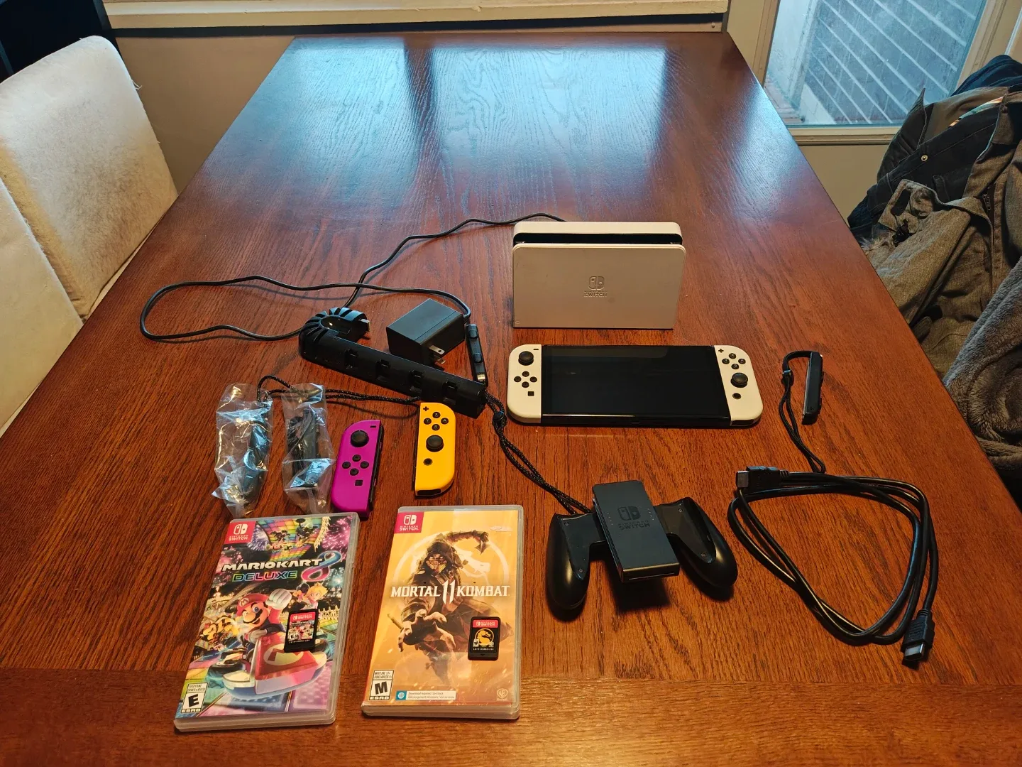 Nintendo Switch OLED Model with Games image indicator(2)