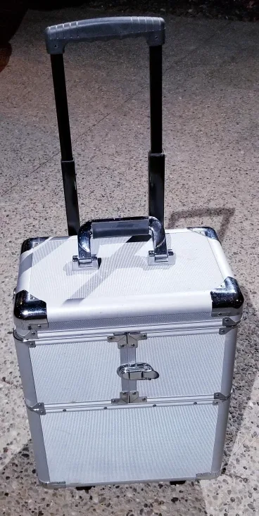 SILVER ROLLING MAKEUP/COSMETIC CASE w/ROLLOUT TRAYS WITH HANDLE image indicator(3)