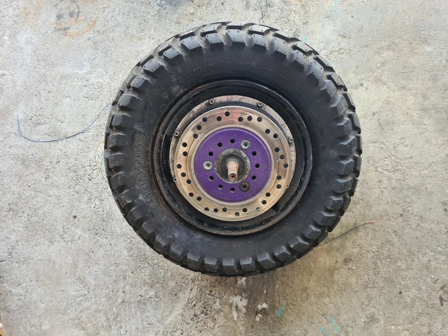 Yuanxing Tubeless Tire 130/90-10 image indicator(2)